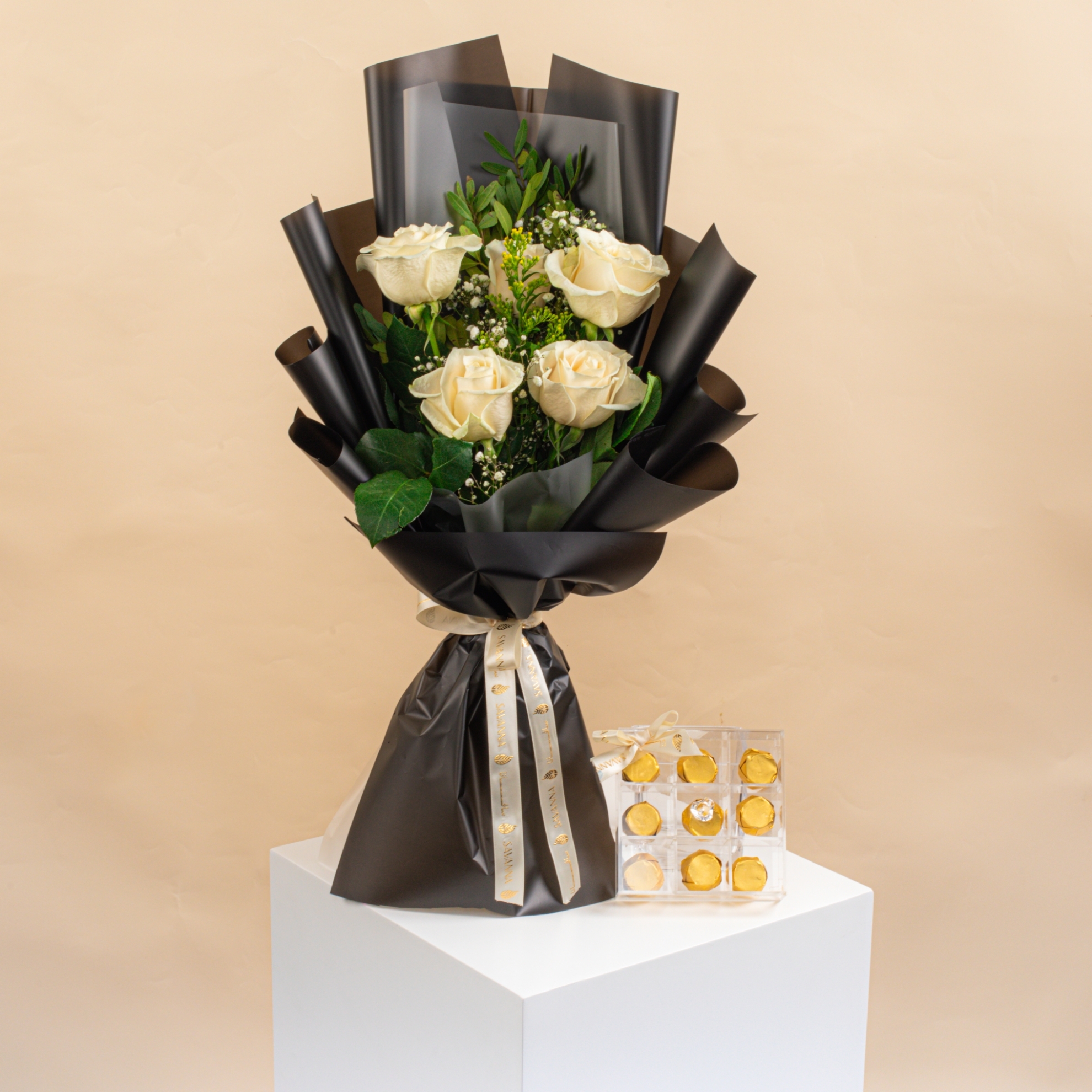 Picture of White Roses Hand Bouquet | Chocolate 9pcs