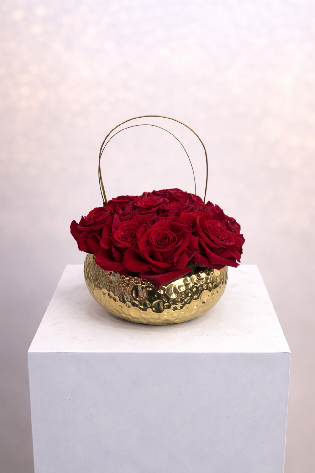 Picture of Golden Flowers Vase 12 roses